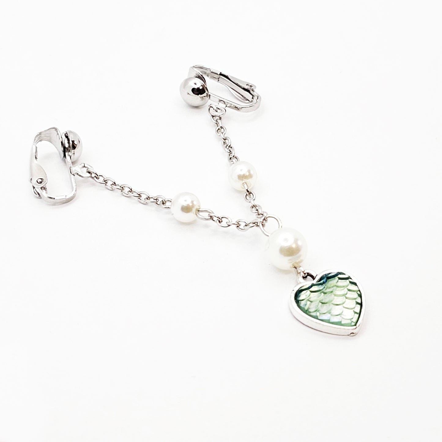 Labia Jewelry Chain with Pearls, Mermaid Scale Heart, and Non Piercing Jewelry Clips. Intimate Vaginal Jewelry