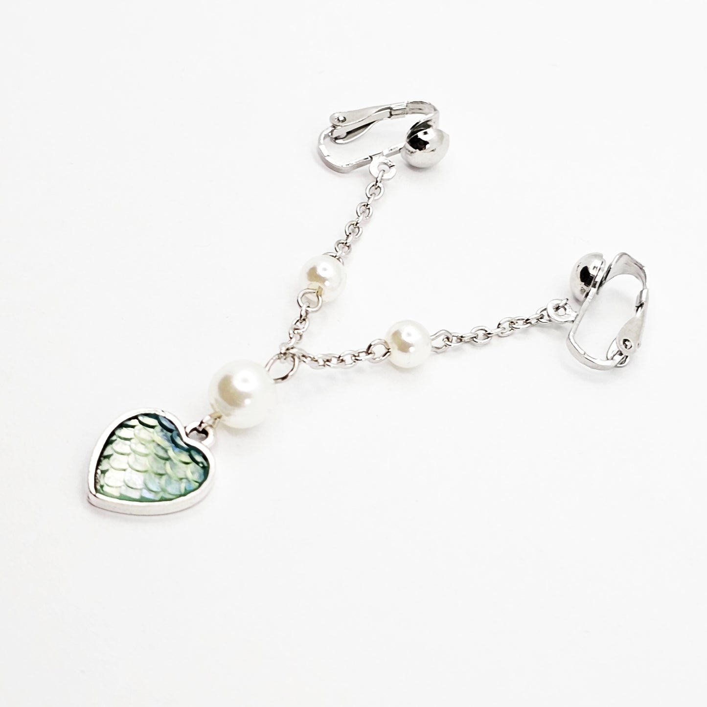 Labia Jewelry Chain with Pearls, Mermaid Scale Heart, and Non Piercing Jewelry Clips. Intimate Vaginal Jewelry