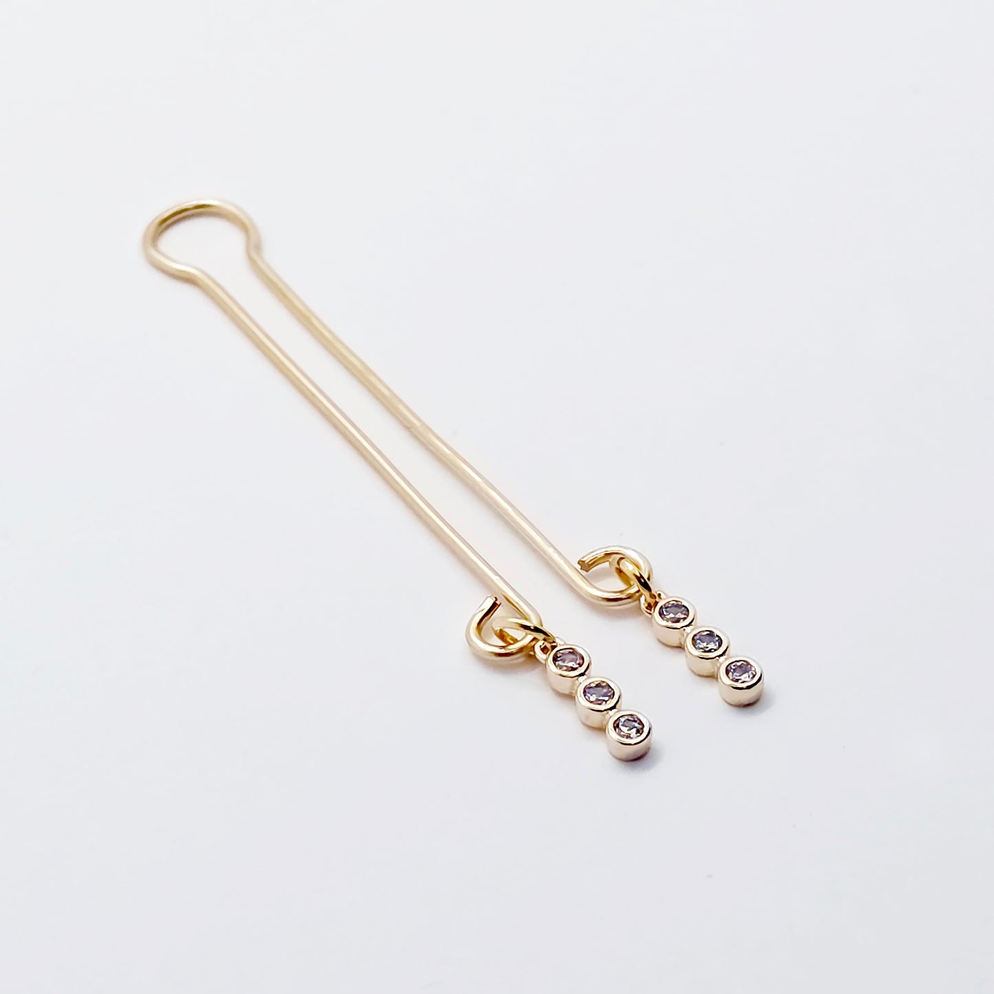 Gold Labia Clip with 18k Gold Tri Circle Gems.