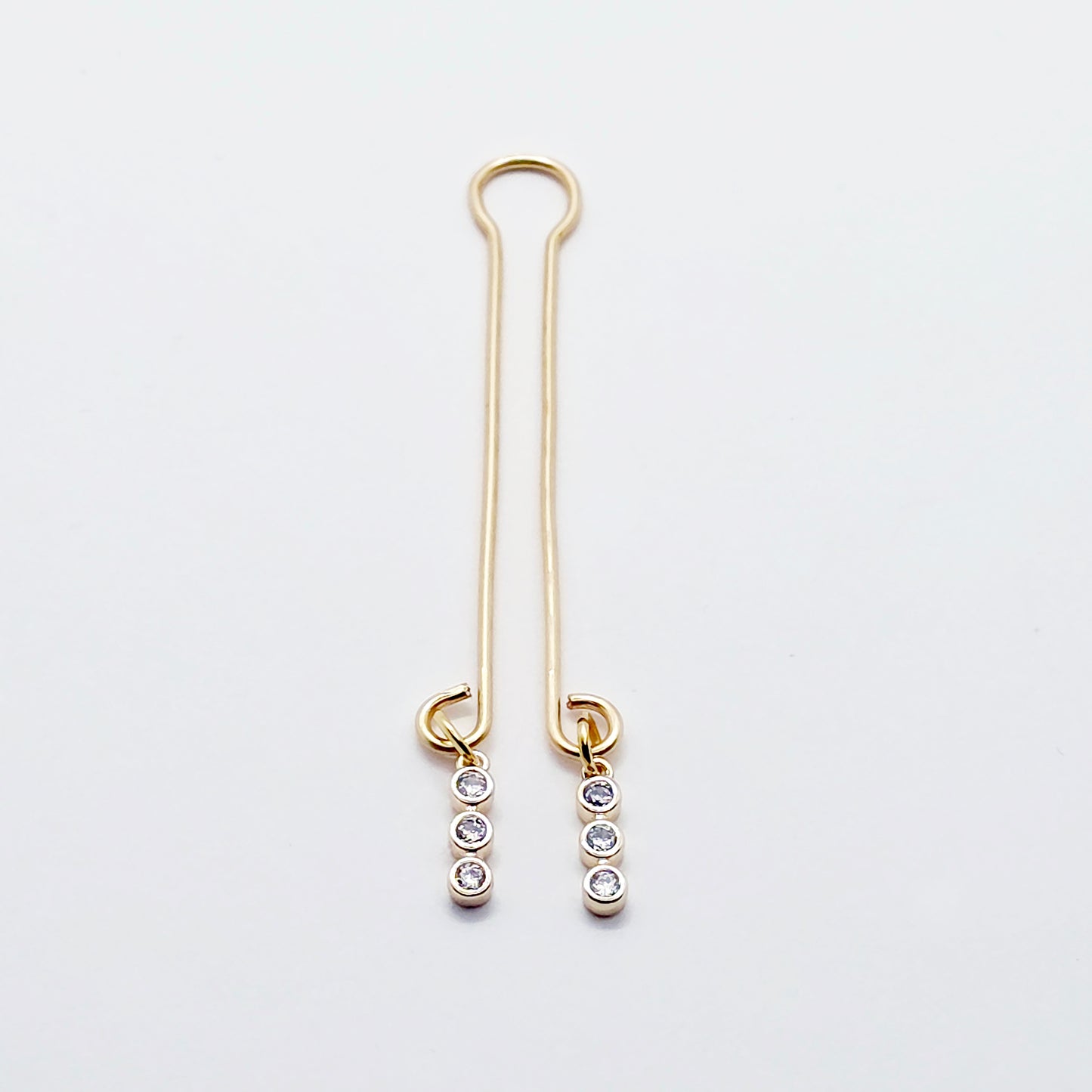Gold Labia Clip with 18k Gold Tri Circle Gems.