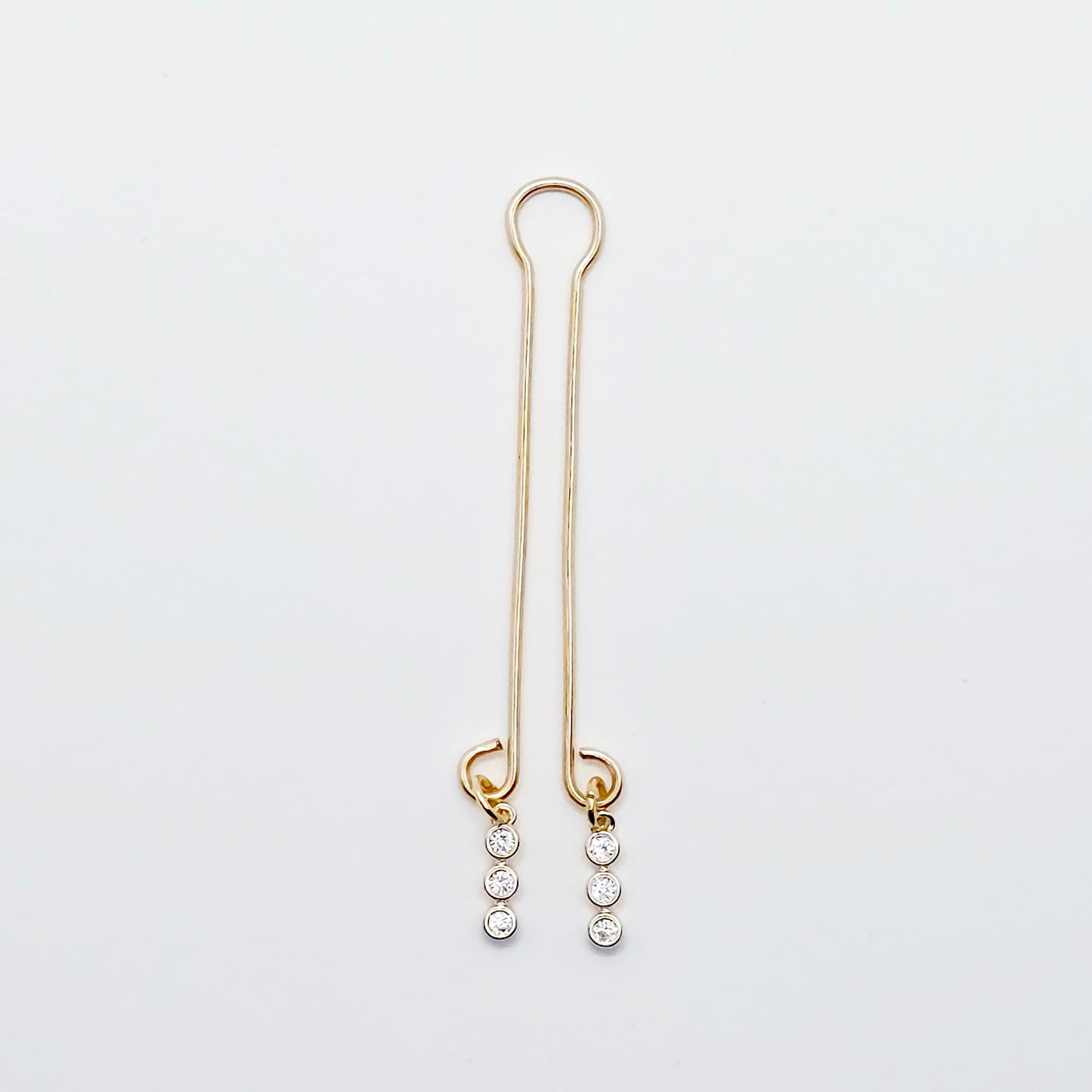 Gold Labia Clip with 18k Gold Tri Circle Gems.
