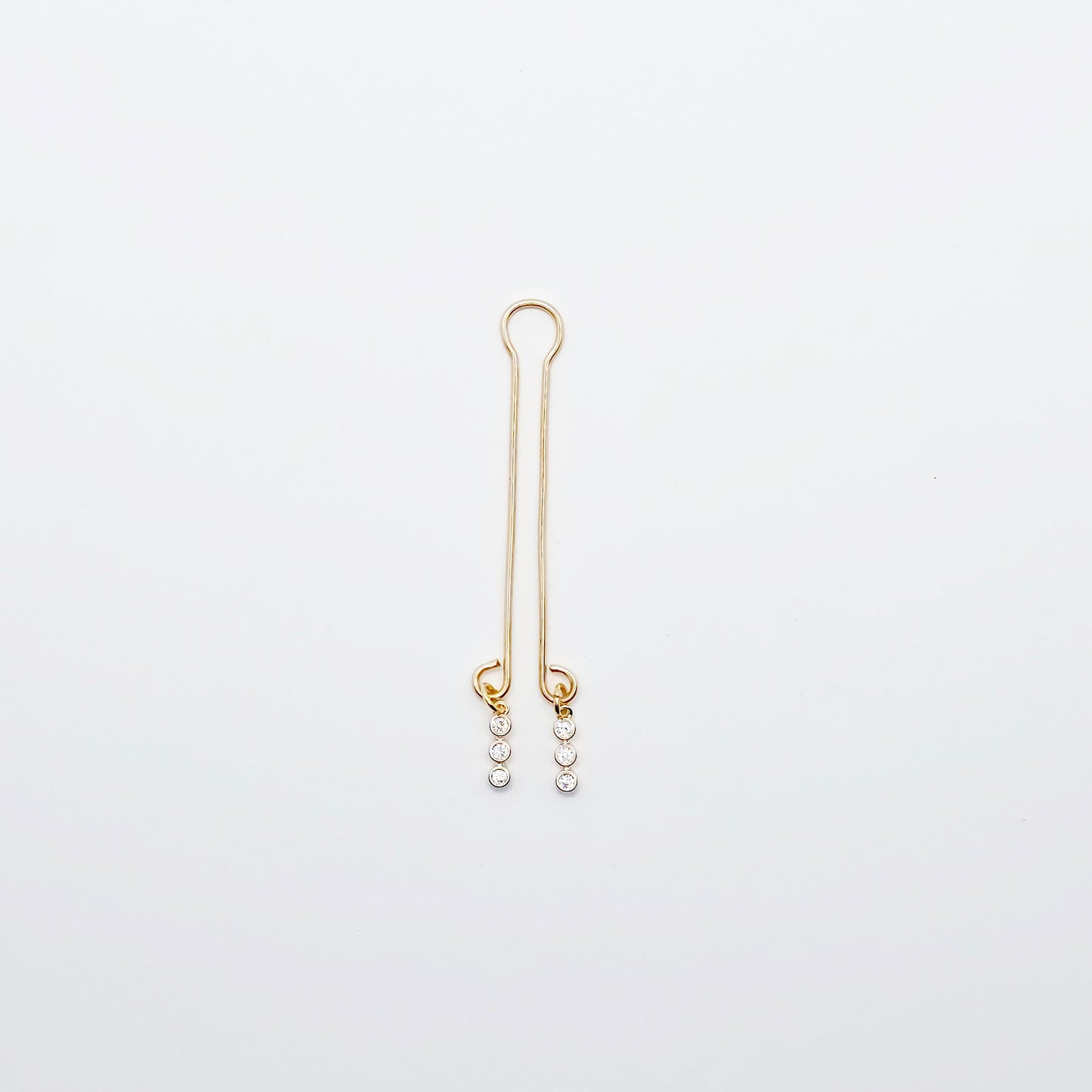 Gold Labia Clip with 18k Gold Tri Circle Gems.