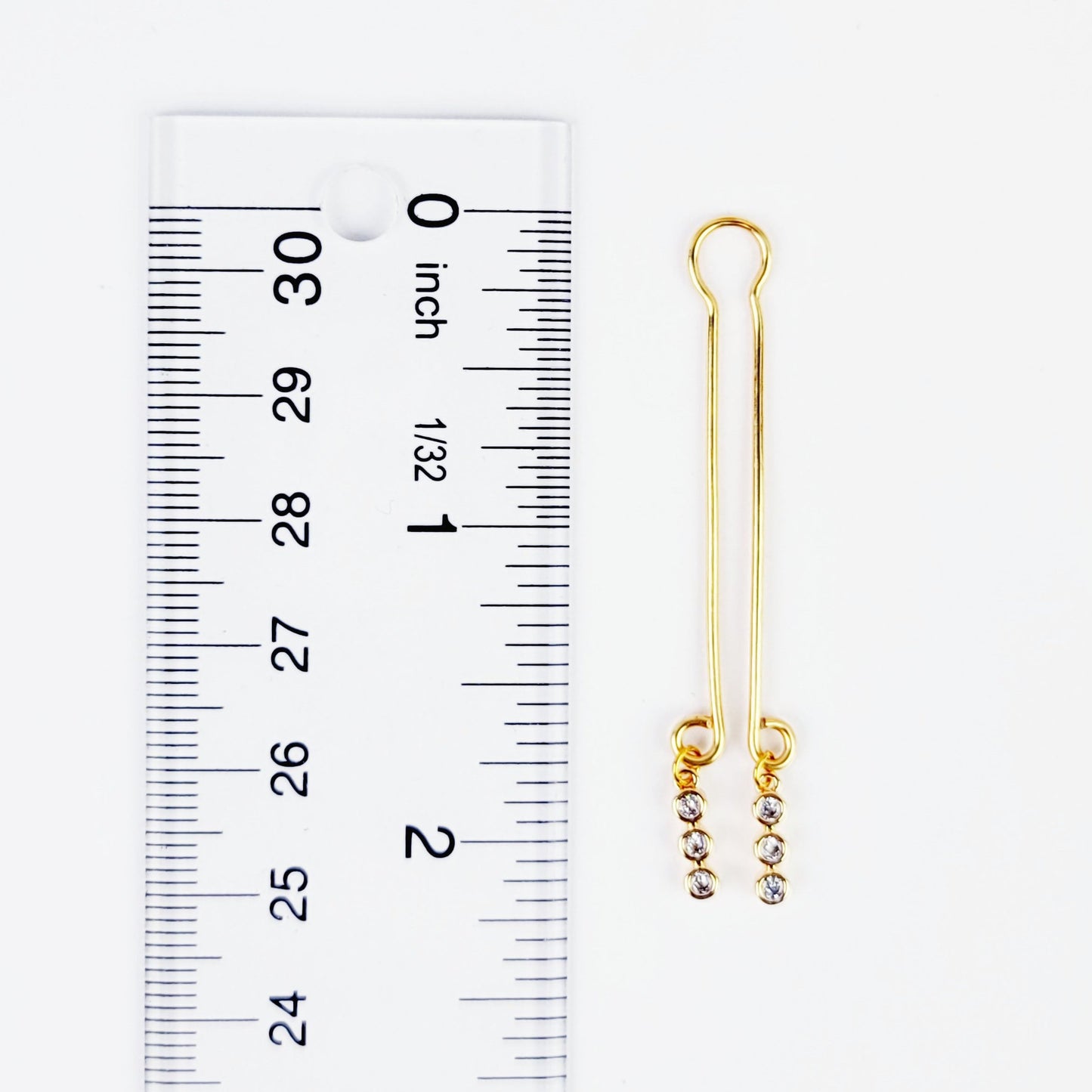 Gold Labia Clip with 18k Gold Tri Circle Gems.