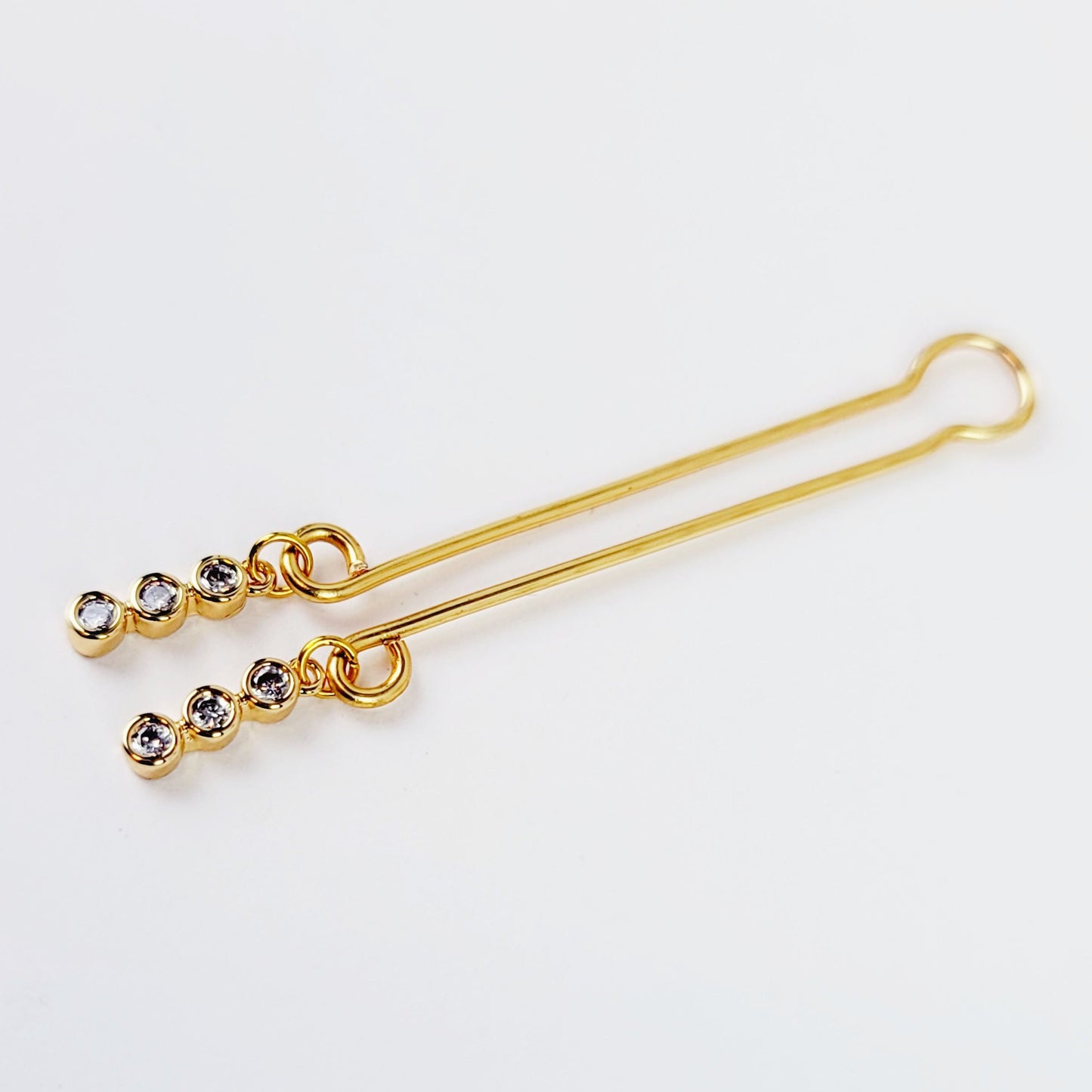 Gold Labia Clip with 18k Gold Tri Circle Gems.