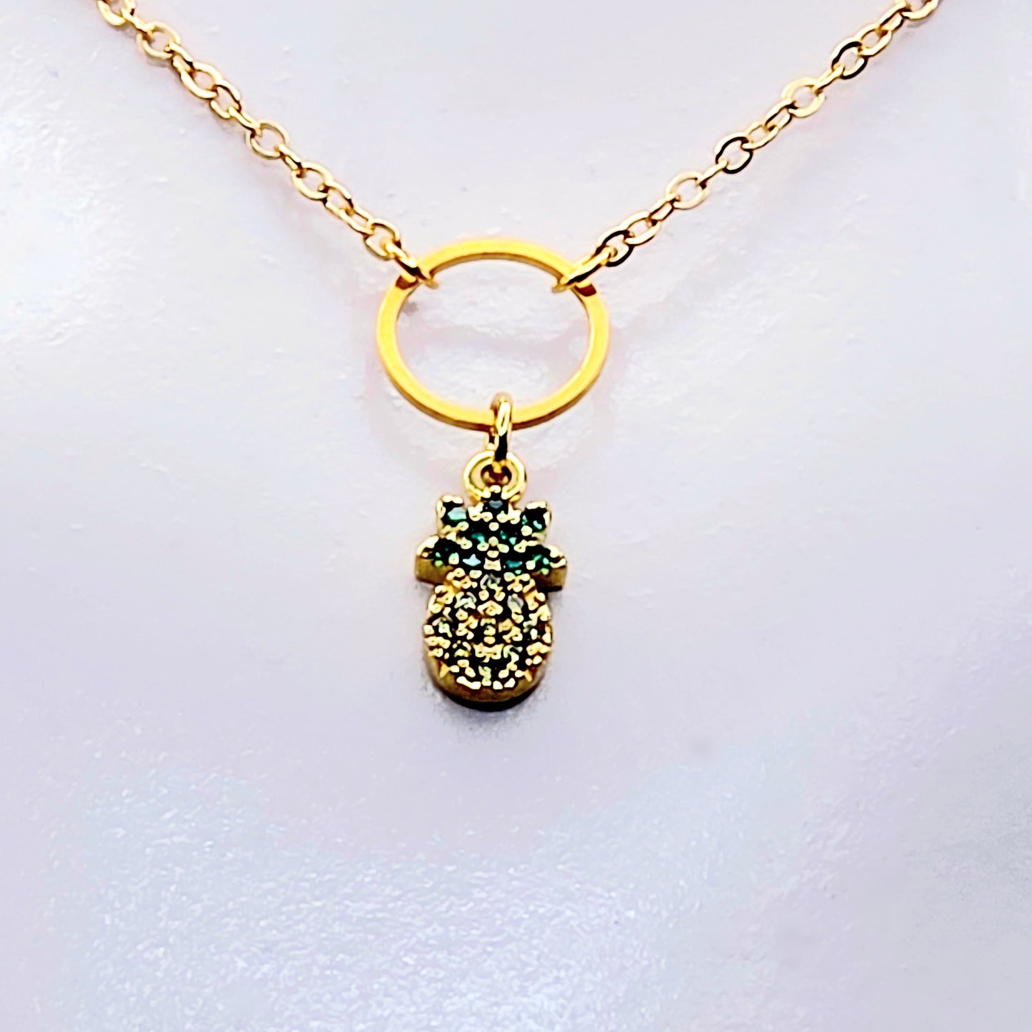 Discreet Day Collar with Pineapple. 18K Gold Circle of O Choker Necklace.