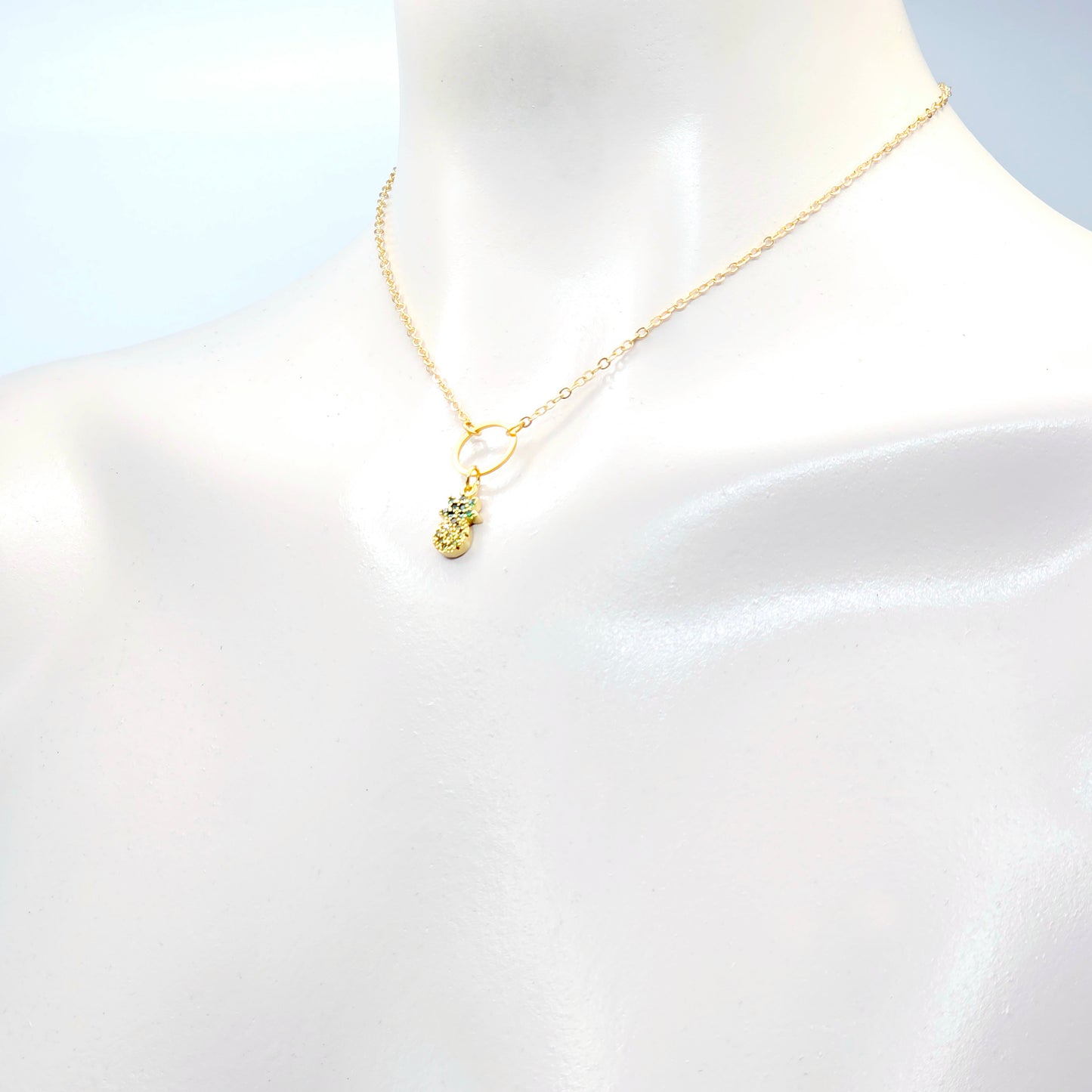 Discreet Day Collar with Pineapple. 18K Gold Circle of O Choker Necklace.
