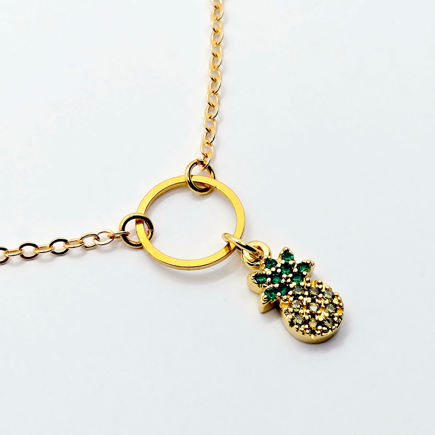 Discreet Day Collar with Pineapple. 18K Gold Circle of O Choker Necklace.