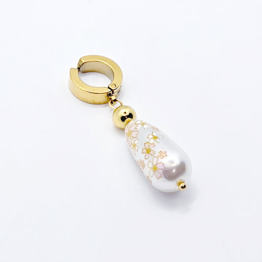 Gold Stainless Steel and Pearl VCH Clip. Non-Piercing Body Jewelry