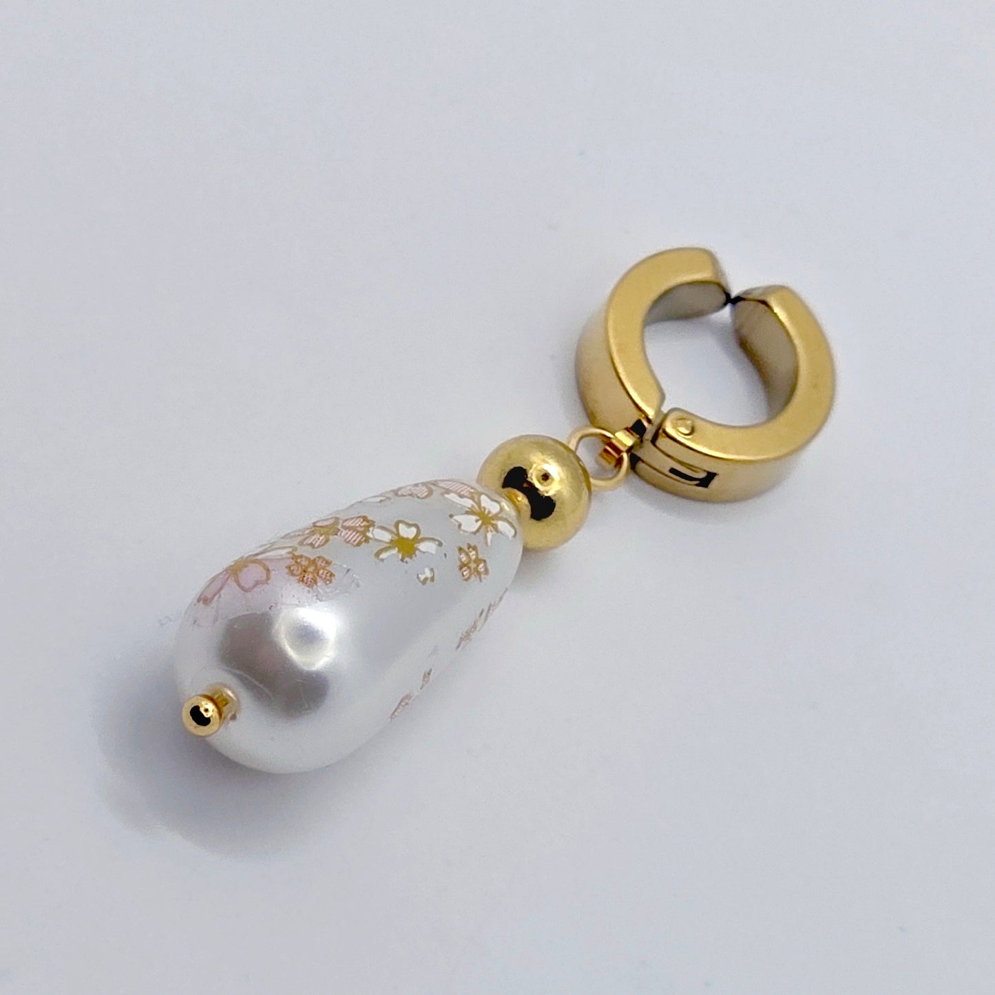Gold VCH Clip with Painted Pearl 
