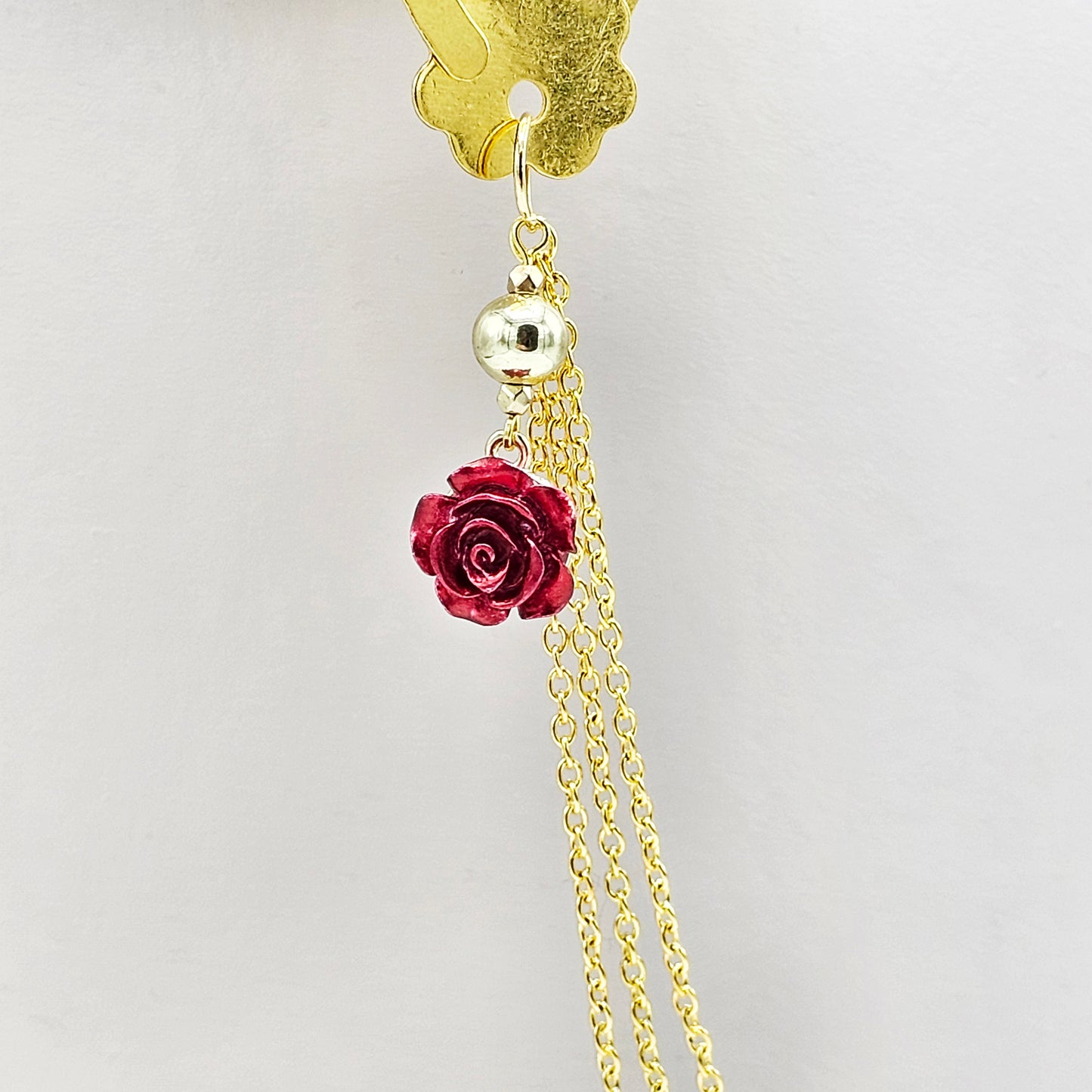 Gold Clover Clamps with Multi Chains Attached and Red Roses.