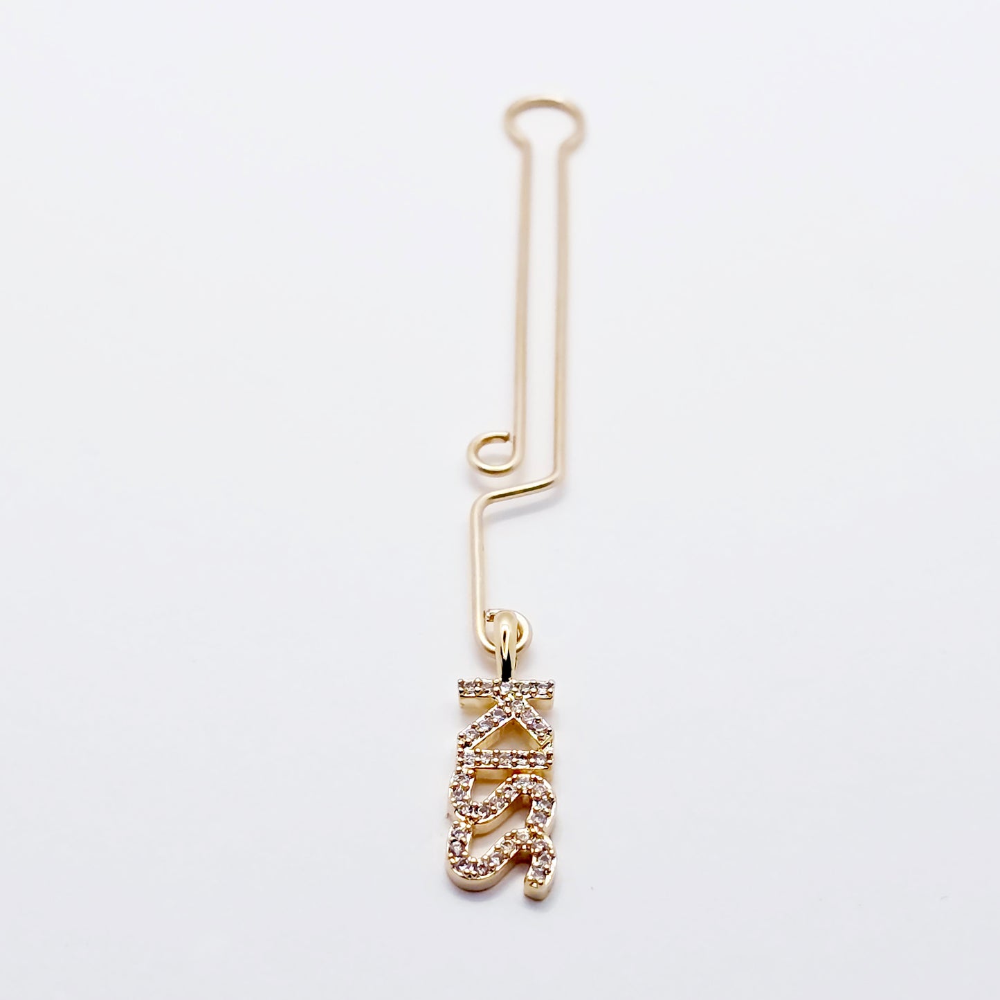 Gold Labia Clip with 18K Gold and CZ Kiss. Intimate Body Jewelry for Women