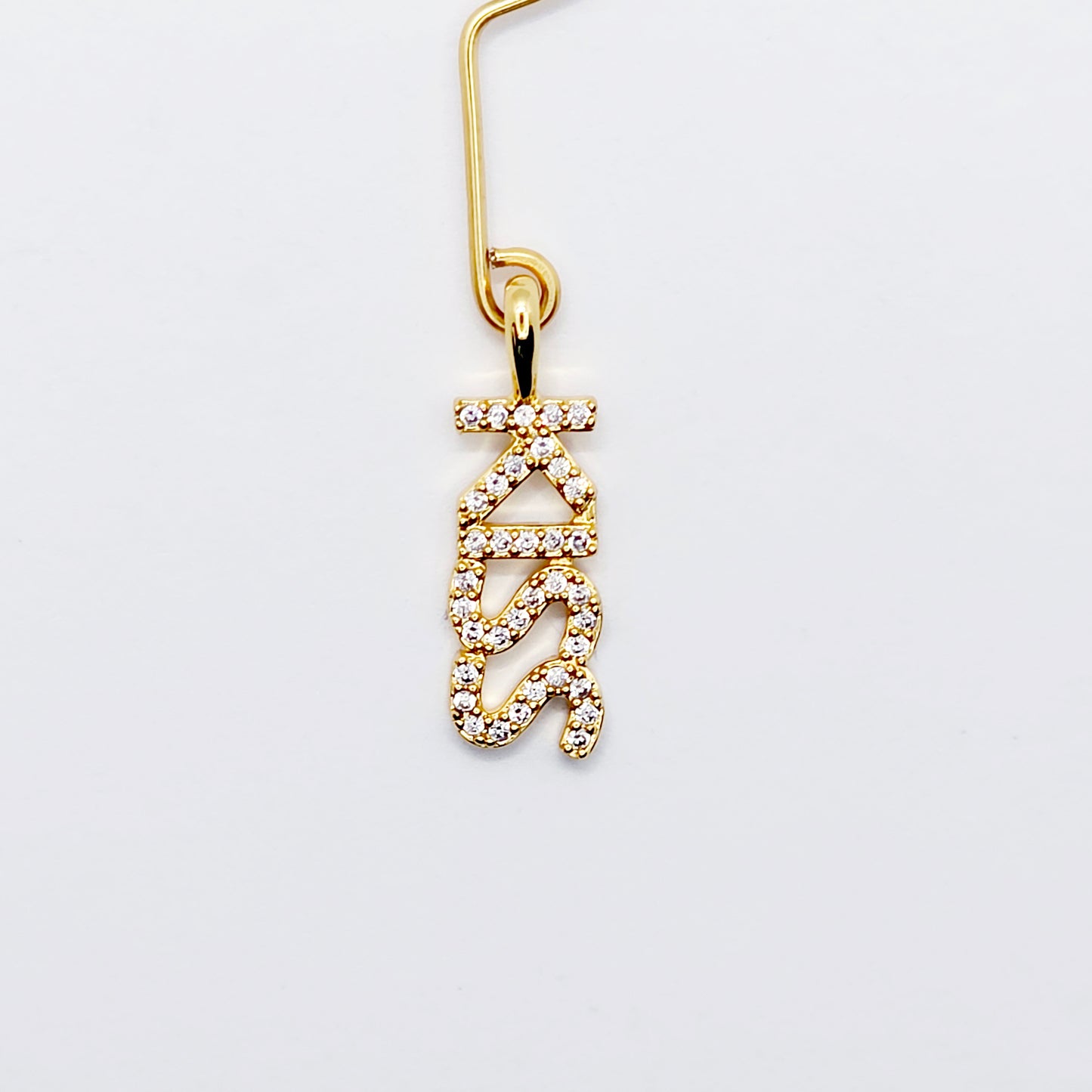 Gold Labia Clip with 18K Gold and CZ Kiss. Intimate Body Jewelry for Women