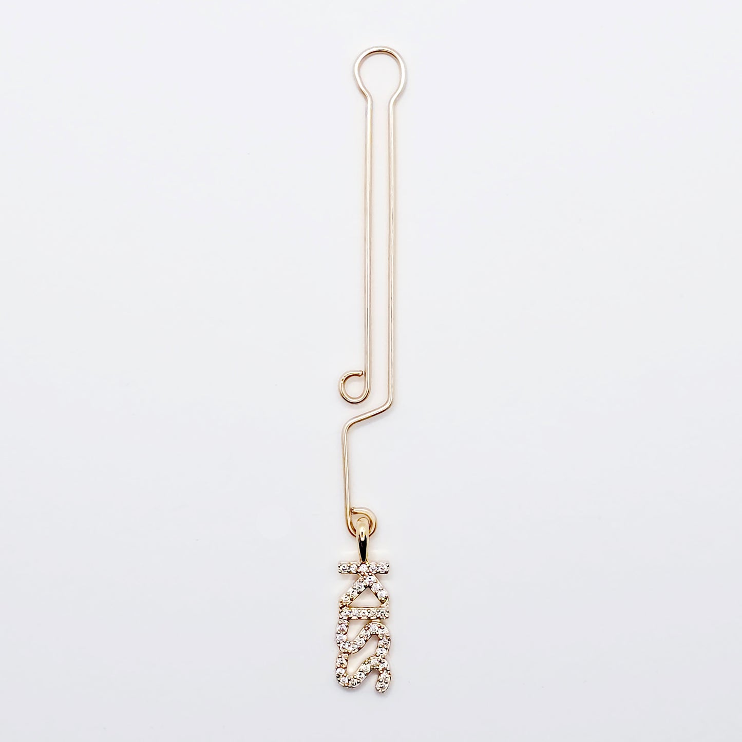 Gold Labia Clip with 18K Gold and CZ Kiss. Intimate Body Jewelry for Women