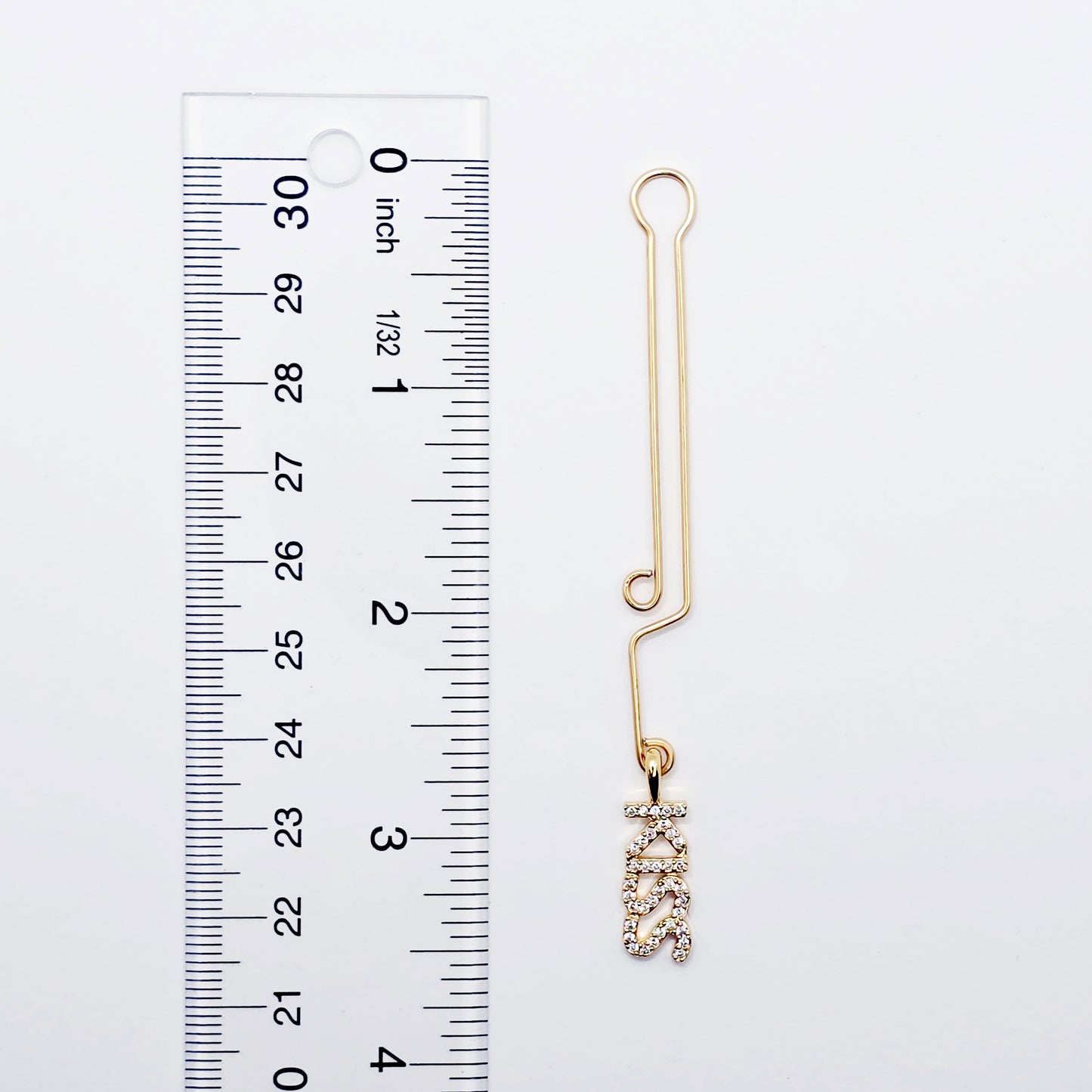 Gold Labia Clip with 18K Gold and CZ Kiss. Intimate Body Jewelry for Women