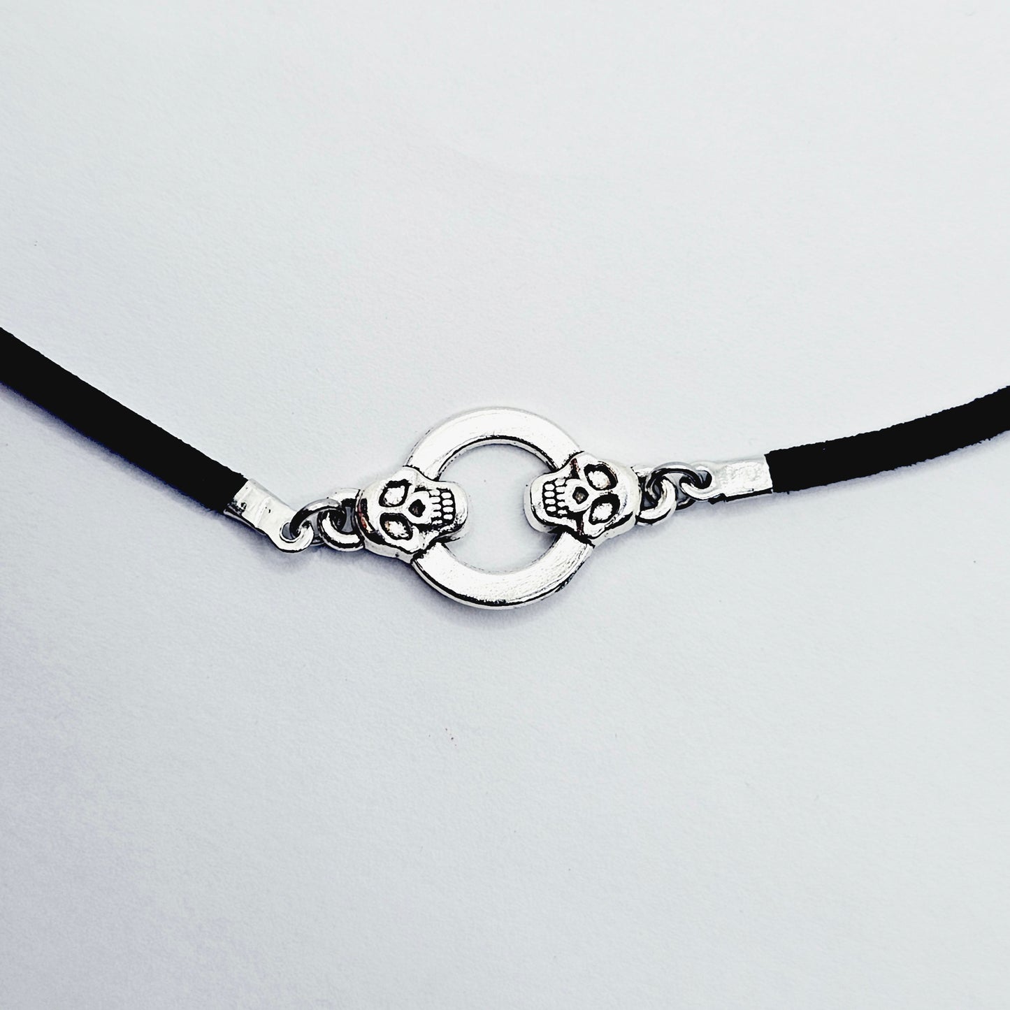 Circle of O with Skulls day collar.