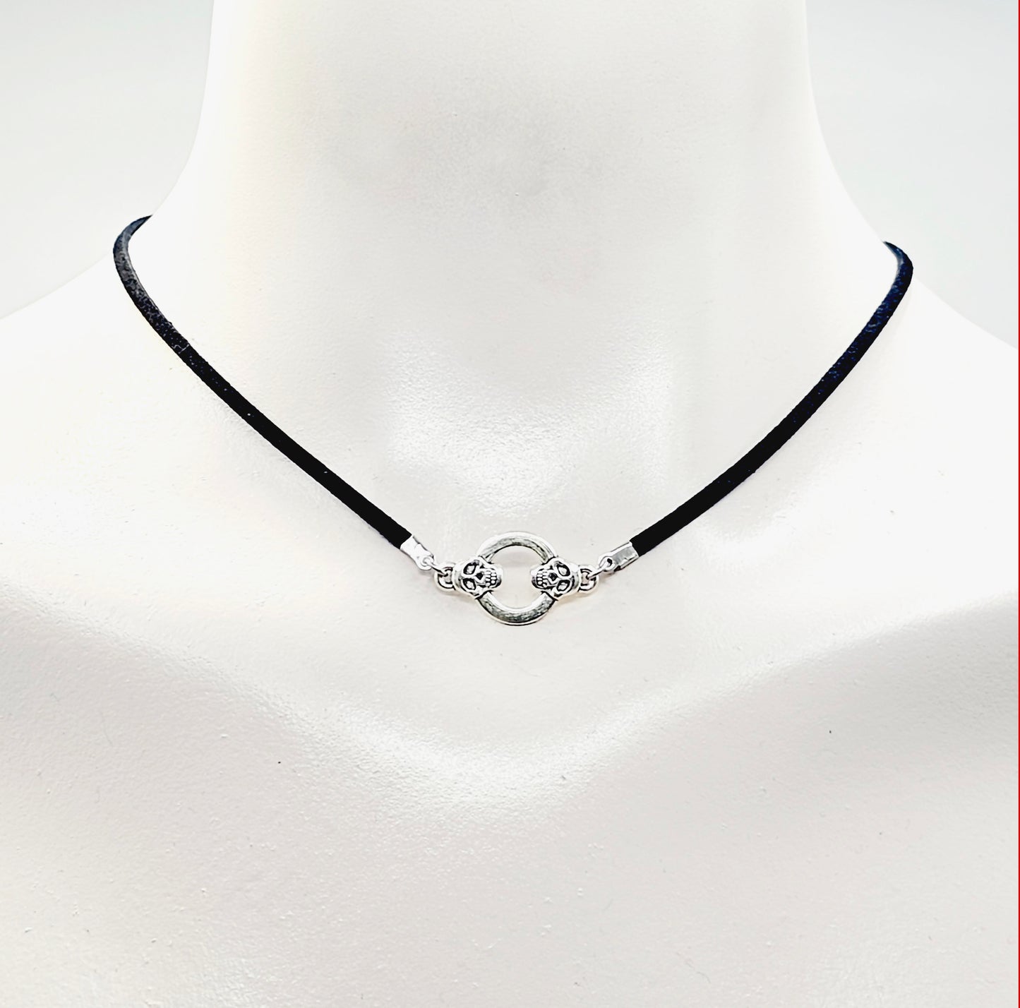 Circle of O with Skulls day collar.