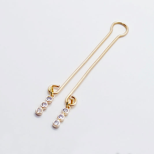 Gold Labia Clip with 18k Gold Tri Circle Gems.
