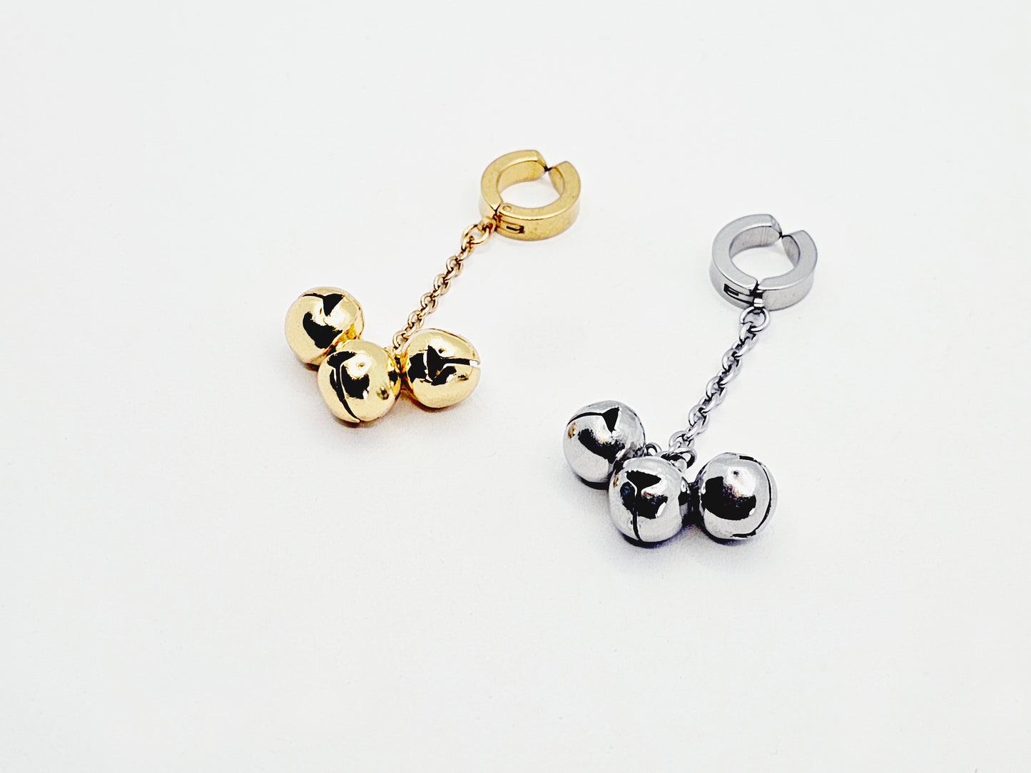 Genital Jewelry Clip with Bells, Stainless Steel. In Gold or Silver. Non Piercing Clitoral Jewelry.
