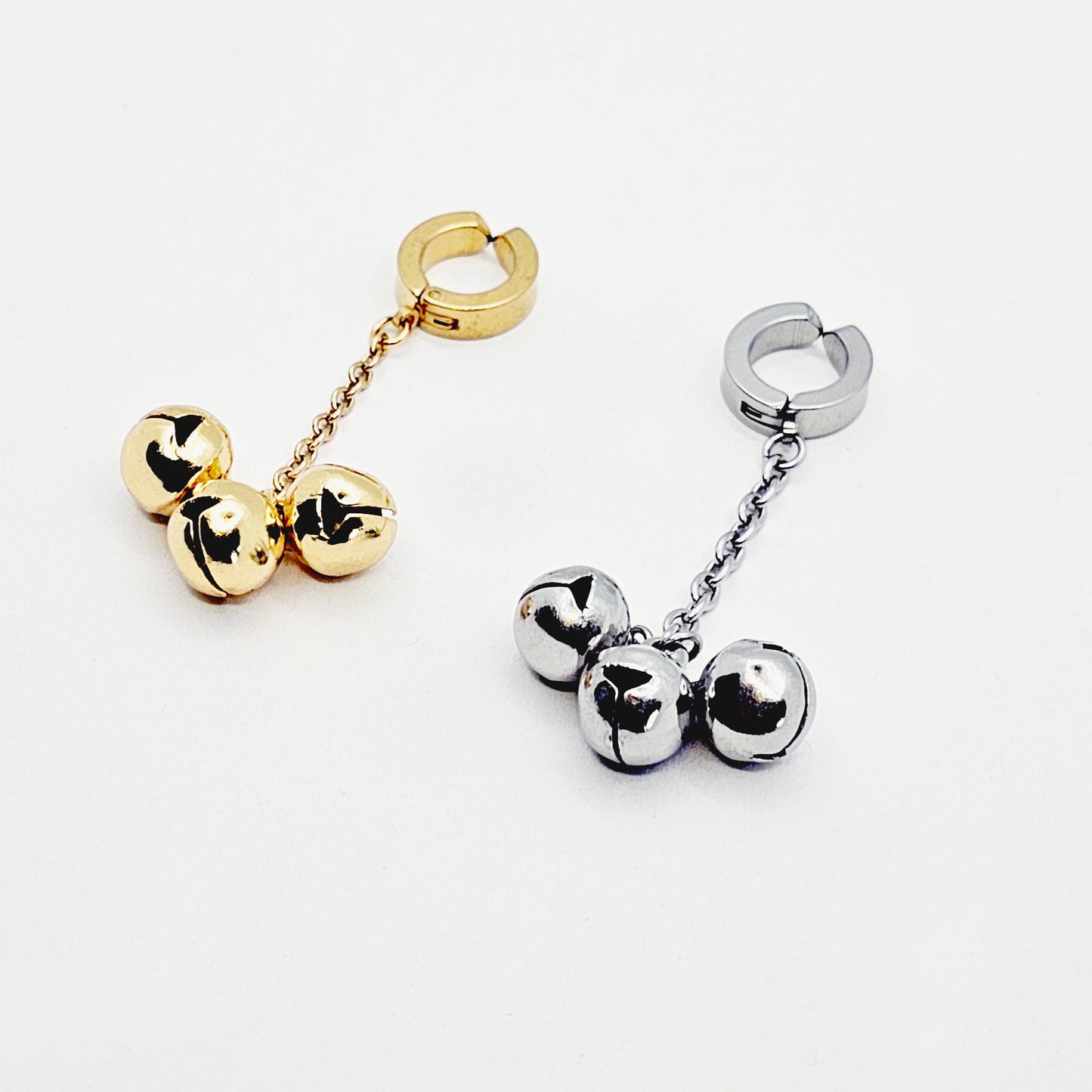 Genital Jewelry Clip with Bells, Stainless Steel. In Gold or Silver. Non Piercing Clitoral Jewelry.