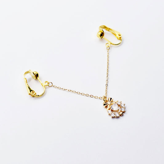 18K Gold and Cubic Zirconia Holiday Wreath Labia Chain Dangle