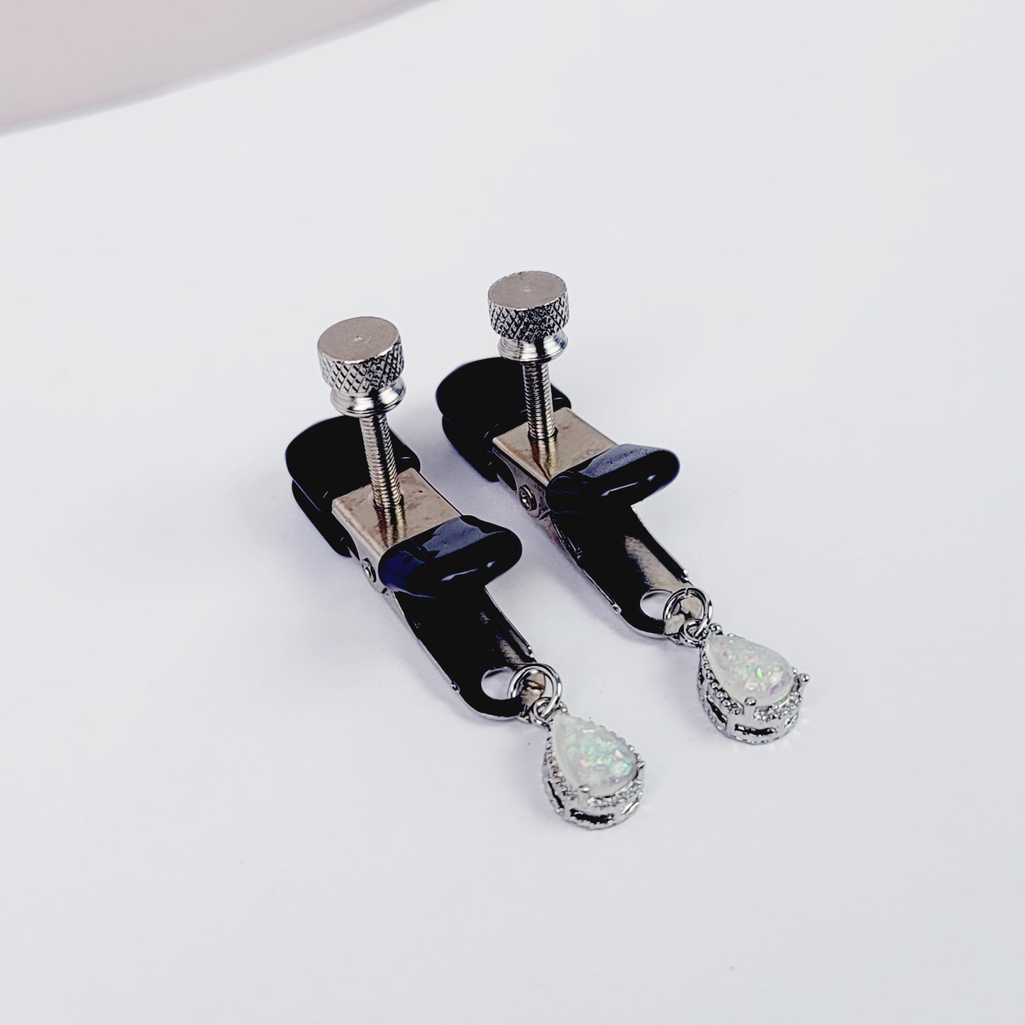 Adjustable Nipple Clamps with Pendant. Crab Clamps.