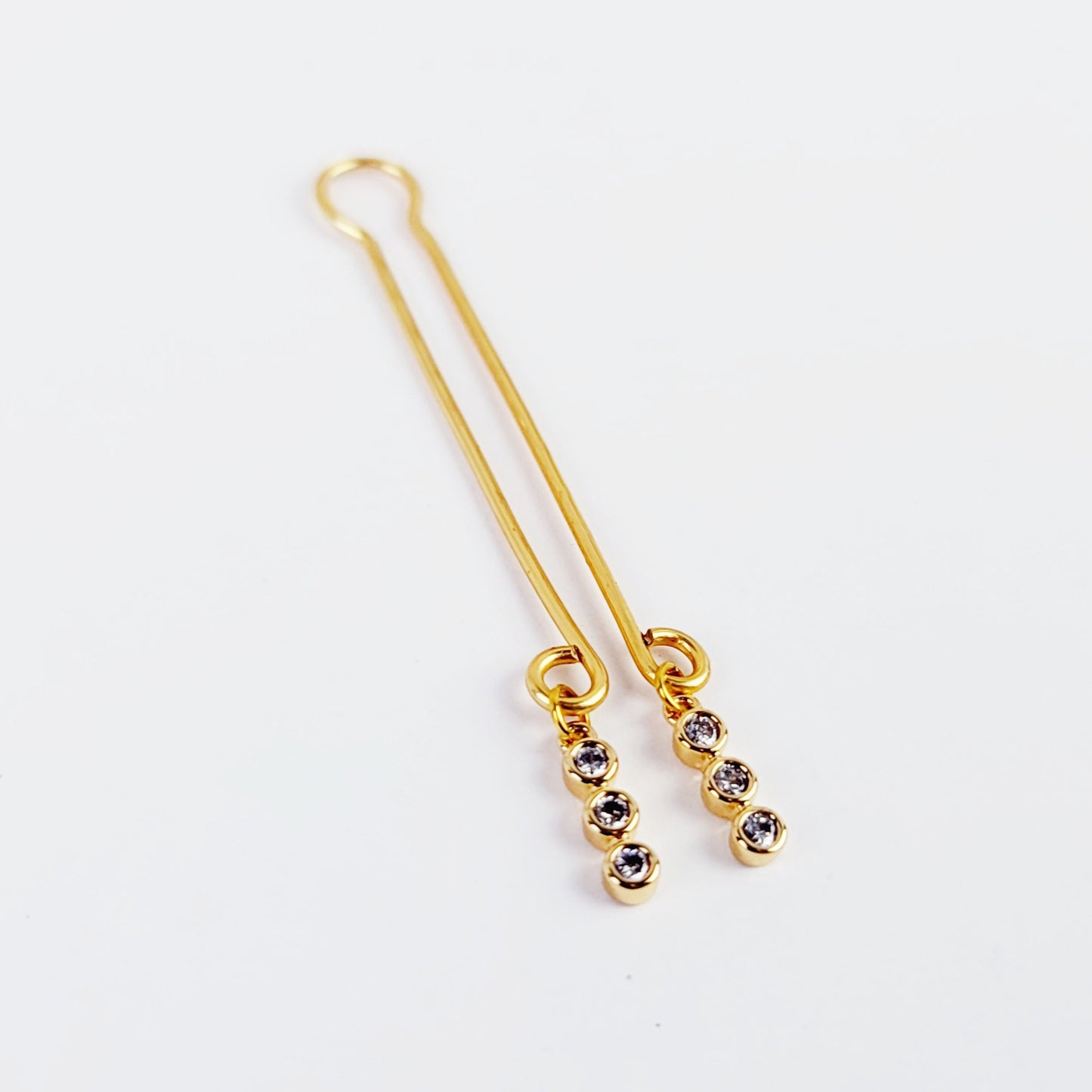 Gold Labia Clip with 18k Gold Tri Circle Gems.