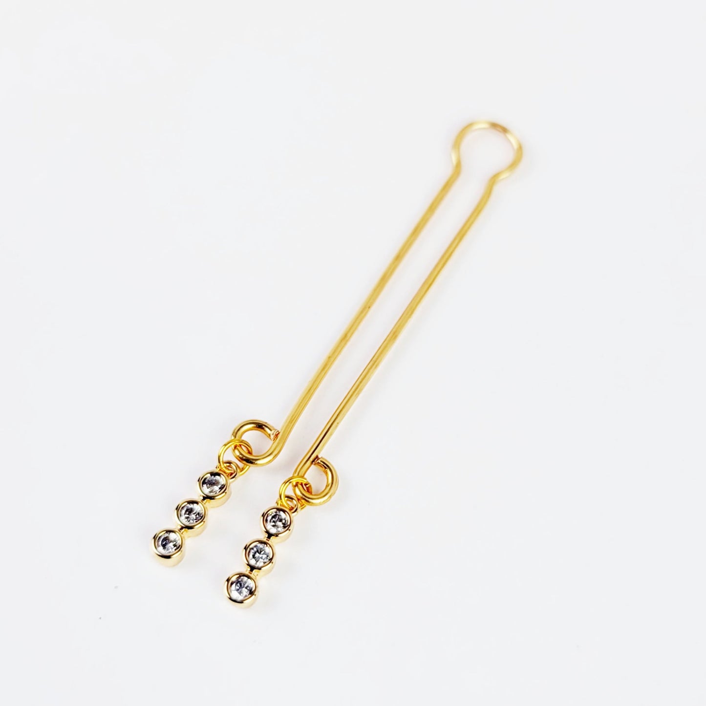 Gold Labia Clip with 18k Gold Tri Circle Gems.