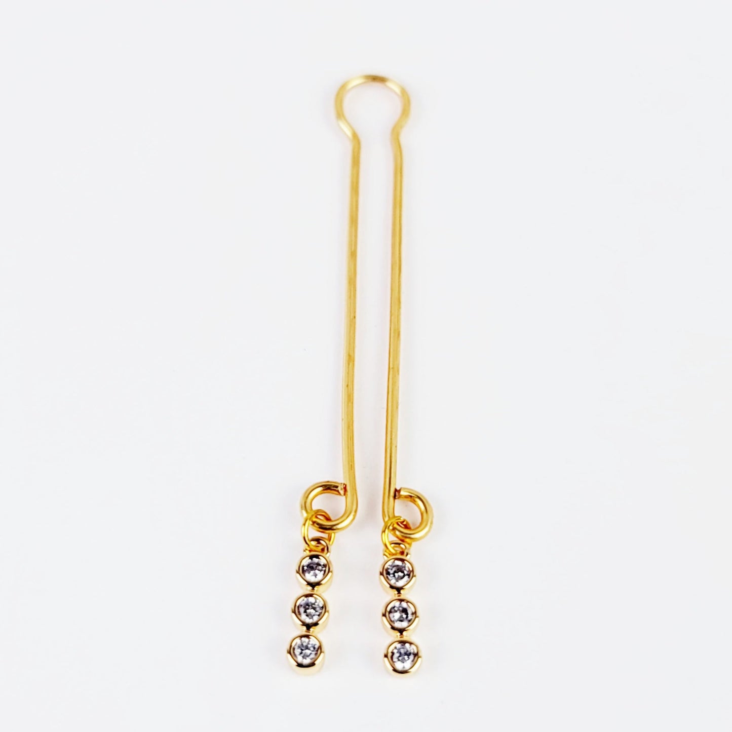 Gold Labia Clip with 18k Gold Tri Circle Gems.