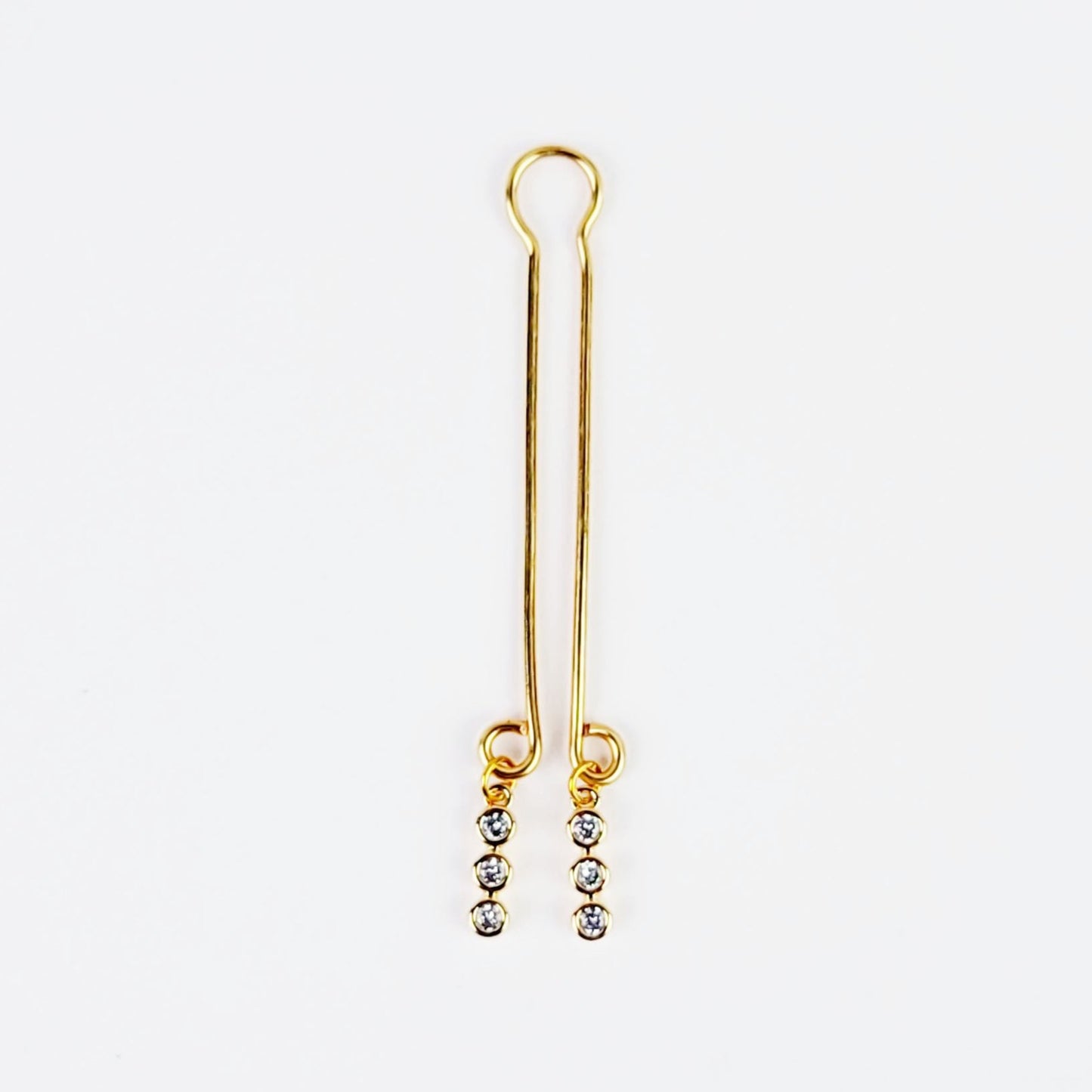 Gold Labia Clip with 18k Gold Tri Circle Gems.