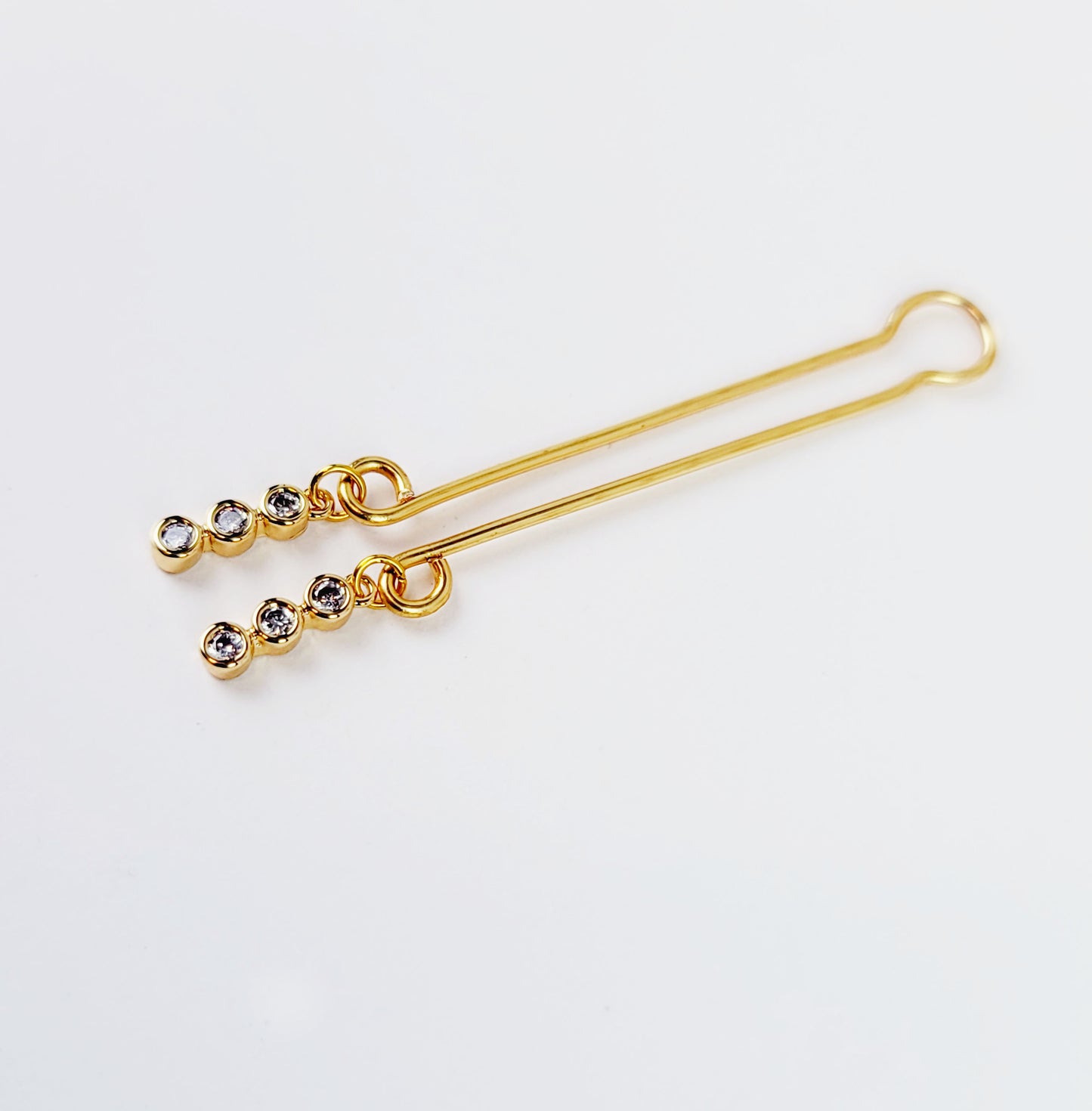 Gold Labia Clip with 18k Gold Tri Circle Gems.