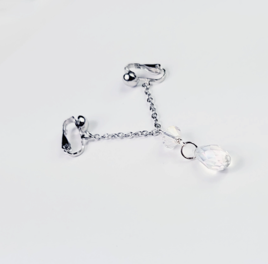 Labia Chain Dangle with Clear Crystals