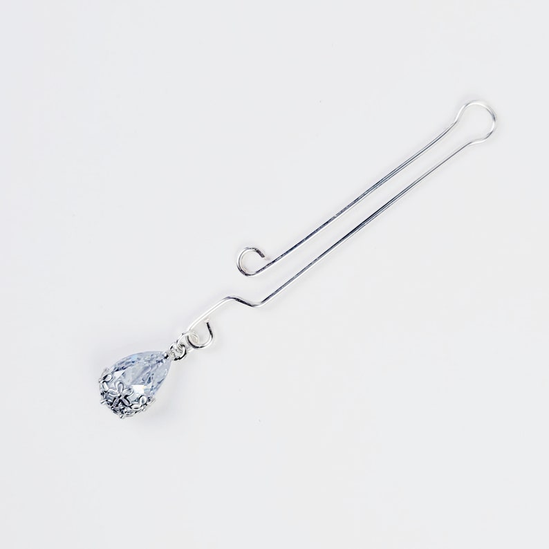 Non Piercing Labia Clip with Cubic Zirconia.